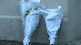 Des fleurs ont été déposées par les habitants du 14e arrondissement de Paris, devant le centre sportif Jules-Noël où Elias, 14 ans, a été mortellement poignardé vendredi 24 janvier 2025. 