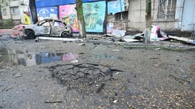 Une rue de Kharkiv après un bombardement, le 18 avril 2022 en Ukraine