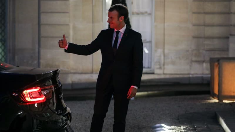 Emmanuel Macron dans la cour de l'Elysée le 6 novembre 2017 à Paris.