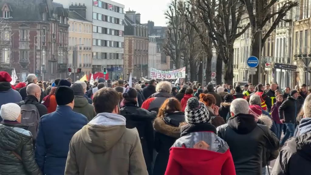 Des milliers de personnes ont défilé contre la réforme des retraites ce mardi.