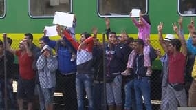 Hongrie: se sentant piégés, 500 réfugiés refusent de se rendre dans un camp