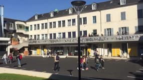 Dans un collège où les portables sont interdits: "Les élèves échangent, se rencontrent, se sourient…"