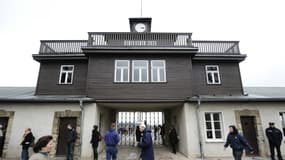 L'entrée du camp de Buchenwald, le 11 avril 2010.