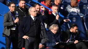 Luis Campos en bord de terrain lors de PSG-Lille