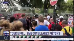 Les travaux aux pieds de la Tour Eiffel créent des embouteillages de touristes