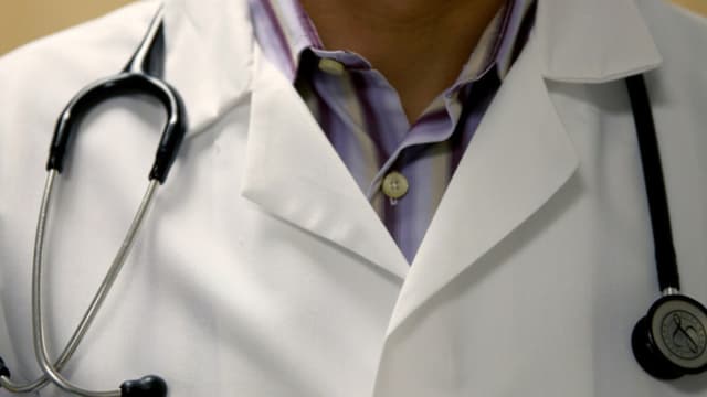 5% des signalements de faits de maltraitance sont réalisés par des professionnels de santé, selon l'association L'enfant bleu.
