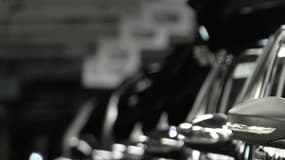 Un ligne de montage des voitures Citroën C3 Picasso et Peugeot 208 par le constructeur automobile français PSA Peugeot Citroën à l'usine Trnava, dans l'ouest de la Slovaquie, le 3 décembre 2015. (image d'illustration)