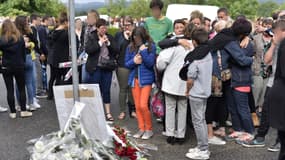 Marche blanche dimanche à la mémoire des adolescents tués par une explosion samedi, à Bas-en-Basset, en Haute-Loire.