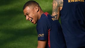 Kylian Mbappé tout sourire à l'entraînement du PSG, 20 juillet 2023