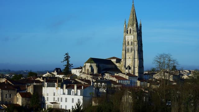 La cathédrale de Saintes vue depuis la colline St Eutrope