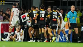 La célébration des joueurs rochelais face à l'UBB, le 20 octobre 2024