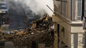 Un immeuble de quatre étages s'est effondré dans la nuit de samedi à dimanche à Marseille.