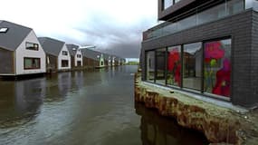 La ville néerlandaise d'Almere, près d'Amsterdam, construite sur un polder, au niveau de la mer.