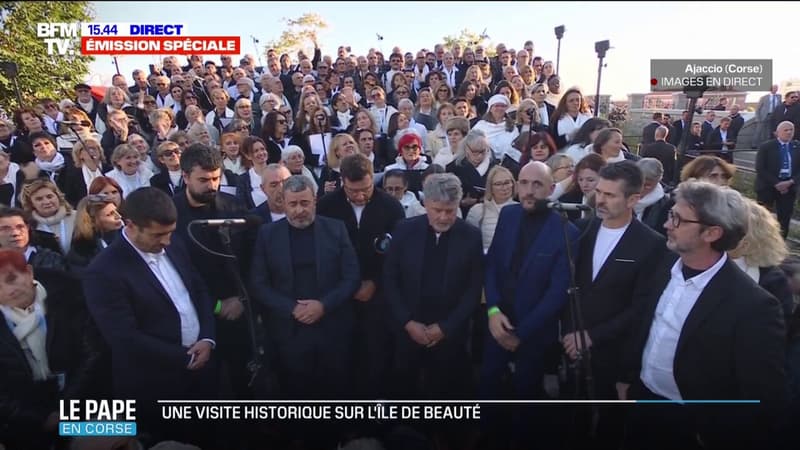 Corse: des chants entonnés à l'arrivée du pape, avant la messe au Casone