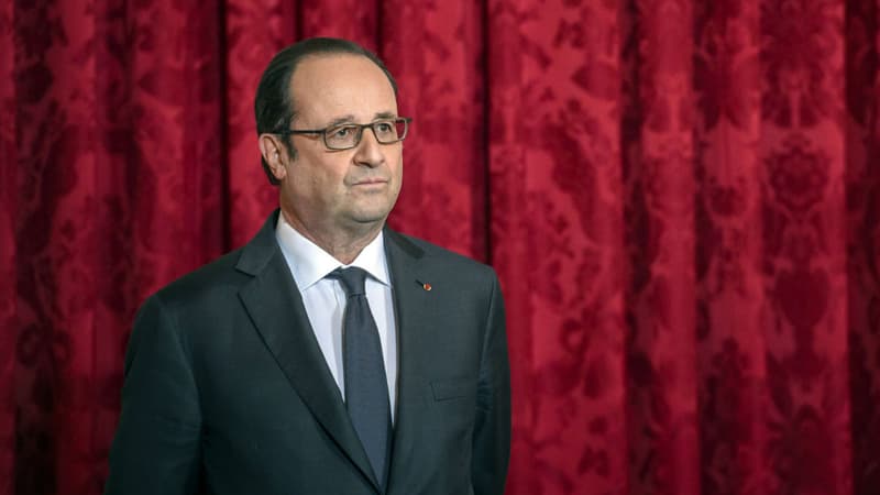François Hollande à l'Élysée le 16 janvier 2017 lors d'une cérémonie de remise de la Légion d'honneur