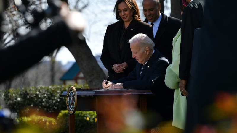 Joe Biden a signé mardi 29 mars la loi "Emmett Till"