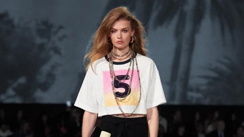 La collection Croisière 2023 de Chanel. La collection Croisière 2023 de Chanel.
