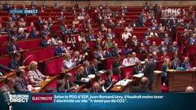 "Il est visiblement pétochard", l'opposition réagit à la décision d'Emmanuel Macron de reporter le Congrès