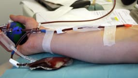 On ne peut en effet se faire prélever du sang, des plaquettes ou du plasma, qu'entre 18 et 70 ans. 