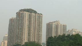 Un influent Chinois qui s'est construit au sommet d'un gratte-ciel de Pékin une villa trônant sur une colline rocheuse.