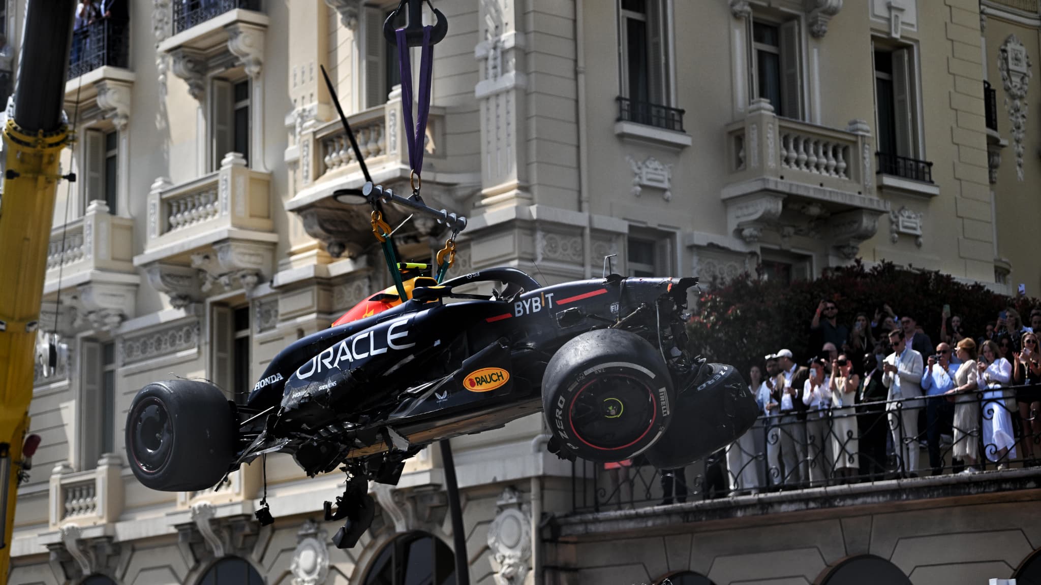 F1: un photographe blessé par les débris de l'impressionnant crash de ...