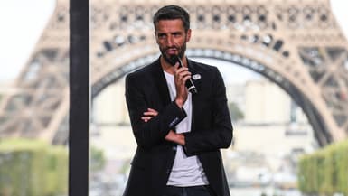 Tony Estanguet, président de Paris 2024 lors d'un événement près de la Tour Eiffel, août 2023