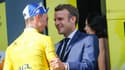 Emmanuel Macron et Julian Alaphilippe lors de la 14e étape du Tour de France, le 20 juillet 2019.