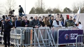 Le public parisien dans l'attente de ses places