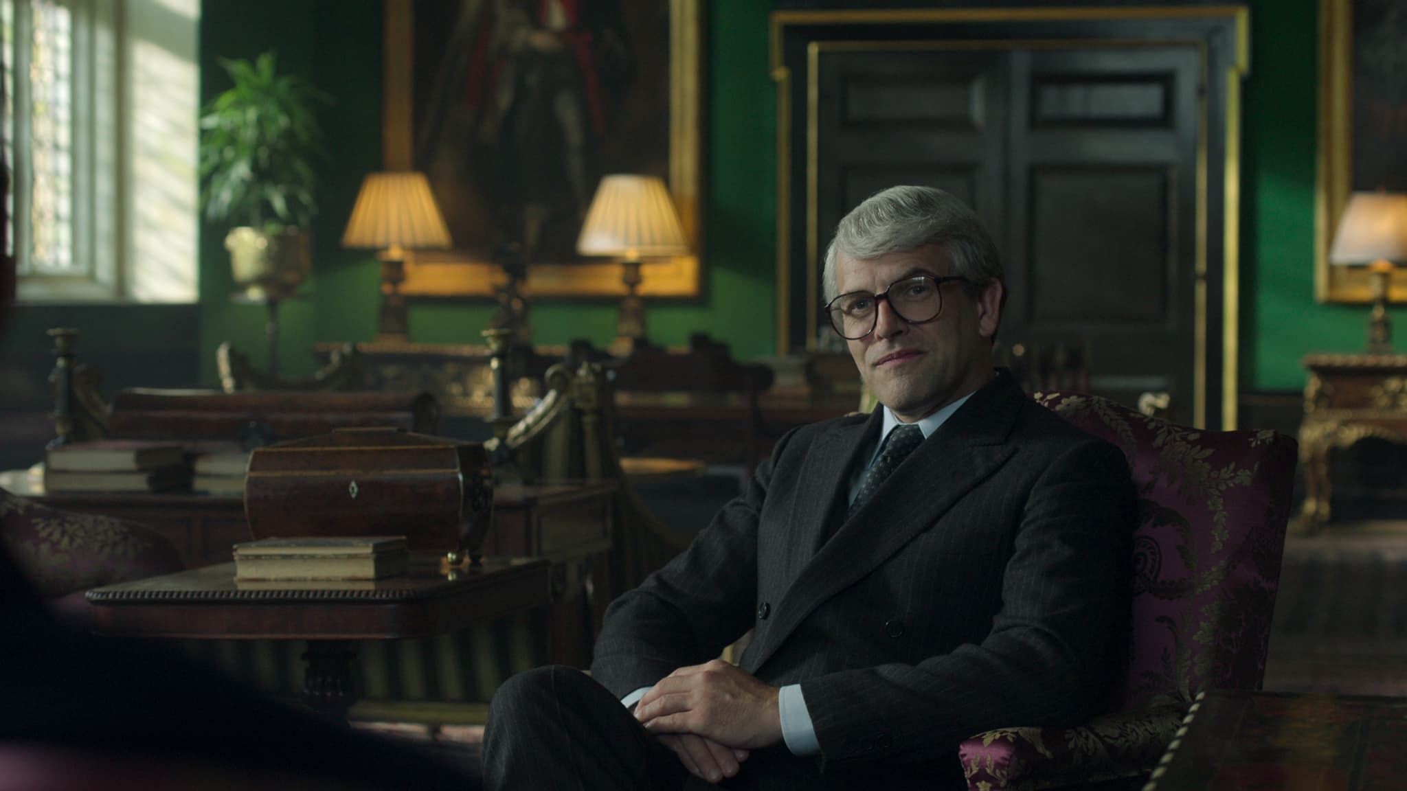 Johnny Lee Miller dans le rôle de John Major, dans "The Crown", saison 5. Johnny Lee Miller dans le rôle de John Major, dans "The Crown", saison 5.