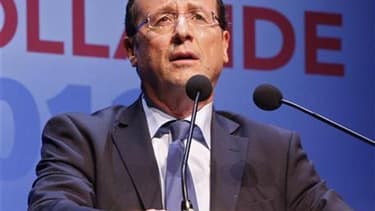 La sécurité de François Hollande a été renforcée après son saupoudrage de farine par une femme mercredi à Paris, lors d'une réunion publique. Une quinzaine de fonctionnaires vont être désormais chargés de protéger le candidat socialiste à la présidentiell
