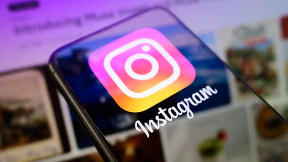 Le logo du réseau social Instagram accompagné de l'article de blog sur Muse Image