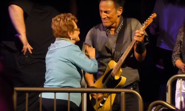 Bruce Springsteen sur scène avec sa mère à New York