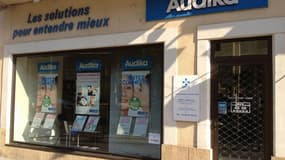 Audika possède 460 magasins en France.