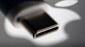 Un câble USB-C.