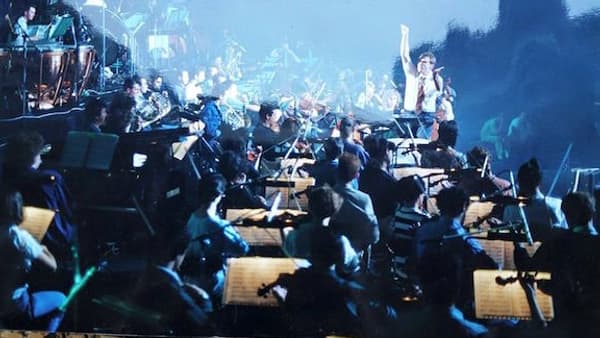 L'Orchestre Symphonique d'Eruope lors du concert de Johnny Hallyday de 1989 à Bercy. L'Orchestre Symphonique d'Eruope lors du concert de Johnny Hallyday de 1989 à Bercy.