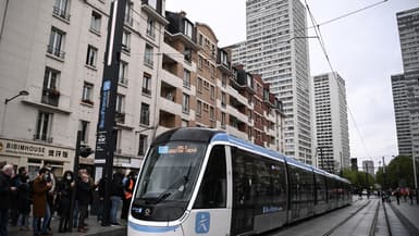 Photo du jour de l'ouverture du tramway T9 reliant le sud de Paris à Orly (Val-de-Marne ), le 10 avril 2021
