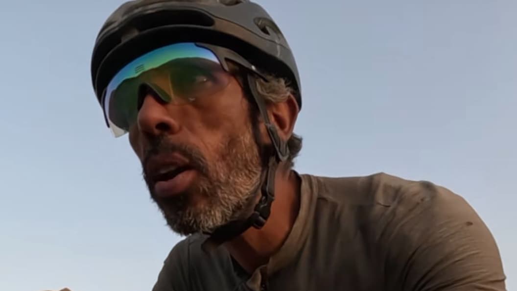 ANCIEN DOCUMENTALISTE, FIGURE DE L'ULTRA... QUI EST SOFIANE SEHILI, LE CYCLISTE FRANÇAIS PLACÉ EN DÉTENTION PROVISOIRE EN RUSSIE?
