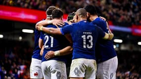 La cohésion des Bleus, célébrant le cinquième essai, inscrit par Maxime Lucu, le 10 mars 2024, à Cardiff