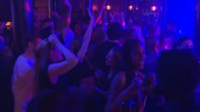 Les discothèques ont rouvert au Royaume-Uni dans la nuit de dimanche à lundi après plus d'un an de fermeture.