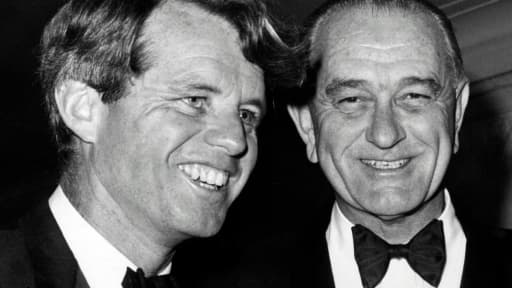 Robert F. Kennedy
(g) avec le président Lyndon B. Johnson le 5 juin 1967 à New York (USA)