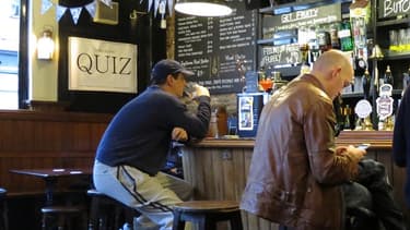 Quand on lui demande l'explication de son geste, il se contente de répondre que c'est "l'alcool".