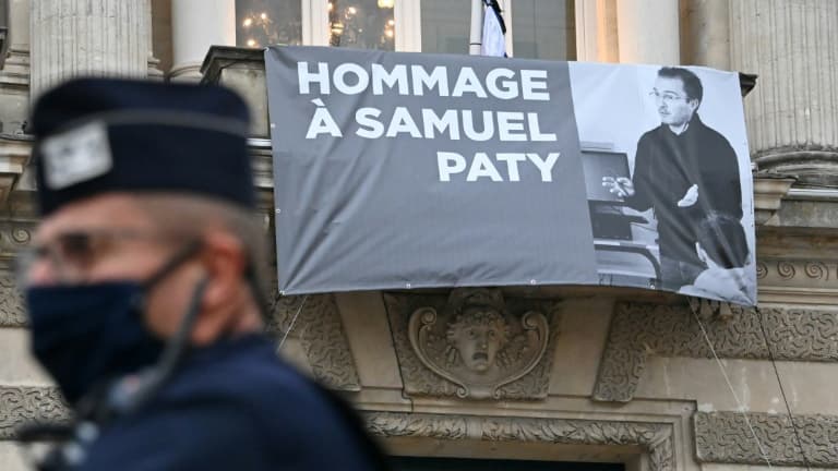 Hommage à Samuel Paty sur la façade de l'opéra à Montpellier le 21 octobre 2020