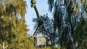 Une station radar mobile sur le site militaire danois d'Amager, le 26 septembre 2025, près du village de Dragoer et de la côte d'Oresund, la mer qui sépare le Danemark de la Suède