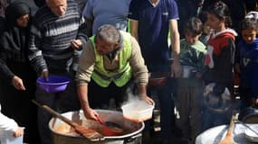 Une distribution de nourriture à Gaza, le 23 novembre 2023