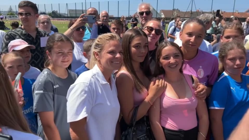 Ce 18 juin, le public est venu nombreux à la rencontre de la footballeuse Eugénie Le Sommer à Dieppe.