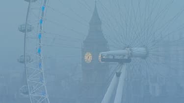 C en'est pas le brouillard mais le "smpg" qui recouvre Big Ben .