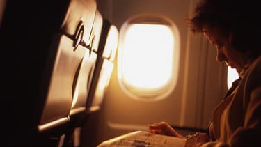 Air France nie catégoriquement vouloir se débarrasser des journaux papier.