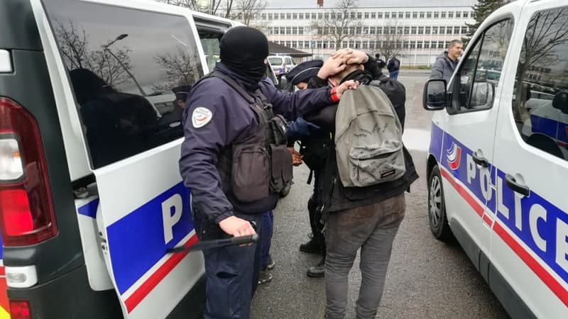148 interpellés à Mantes-la-Jolie - 