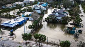 Les rues inondées de Siesta Key en Floride après le passage de l'ouragan Milton, le 10 octobre 2024