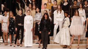 Virginie Viard lors du défilé Chanel Métiers d'art 2019-2020 à Paris.